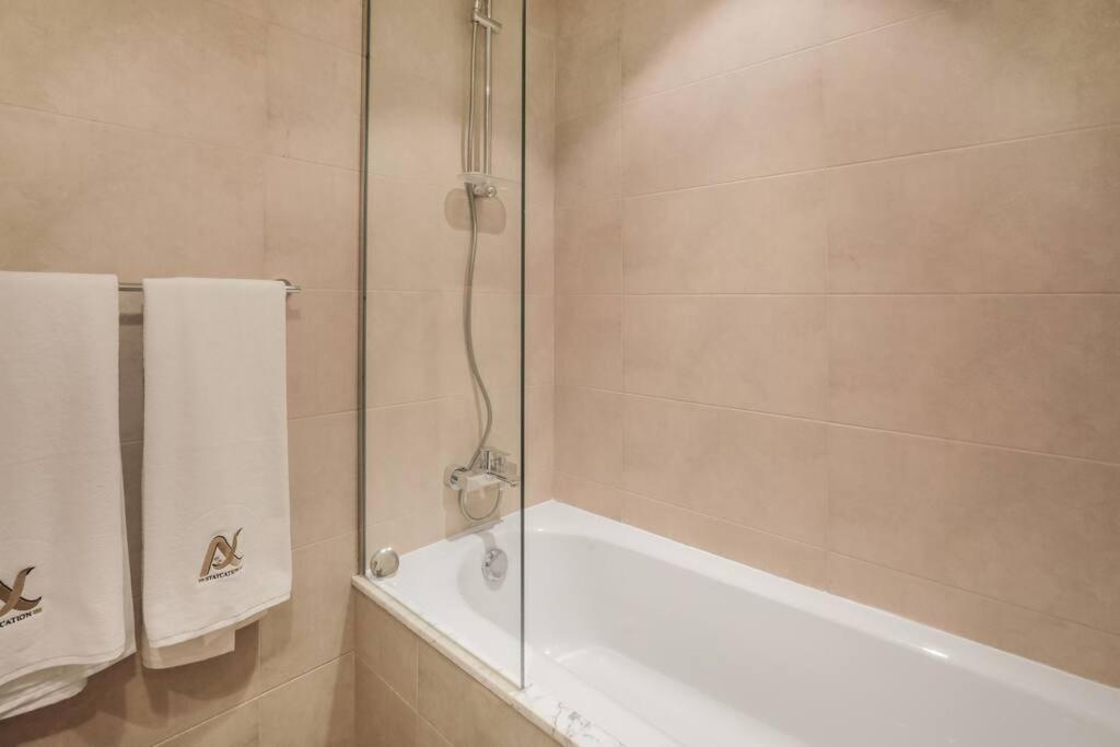 Luxury2br Highest Infinity Pool Burj View Business Bay *